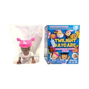 Twilight Daycare Collectible Babies Minis Wowwee White & Black Crawling Baby